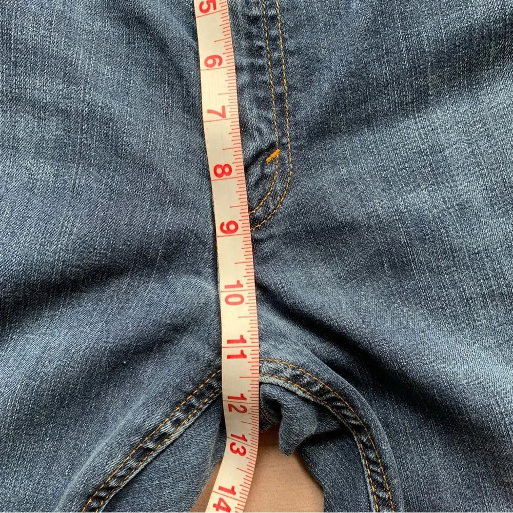 LEVIS.‎ Jeans, five pockets. Fraying on hem, and distressed W38/L34. Zipp…